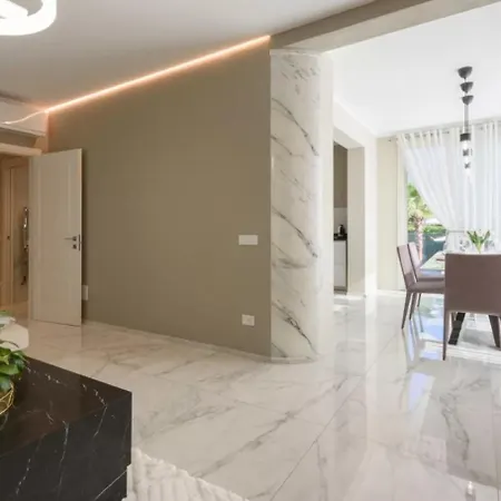Accogliente Con Terrazza דירה