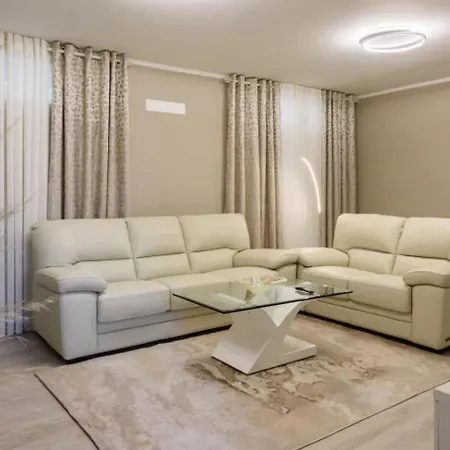 Accogliente Con Terrazza פורטה דיי מארמי