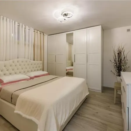Accogliente Con Terrazza דירה